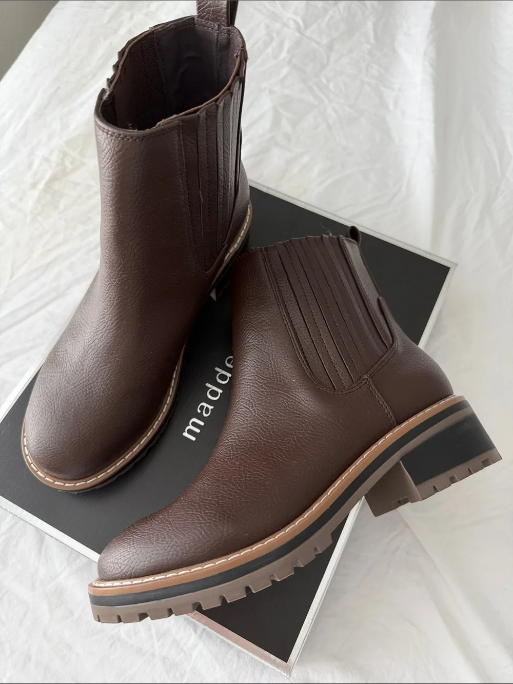 Kensie Men's Chukka Chelsea Boots in Dark Brown
